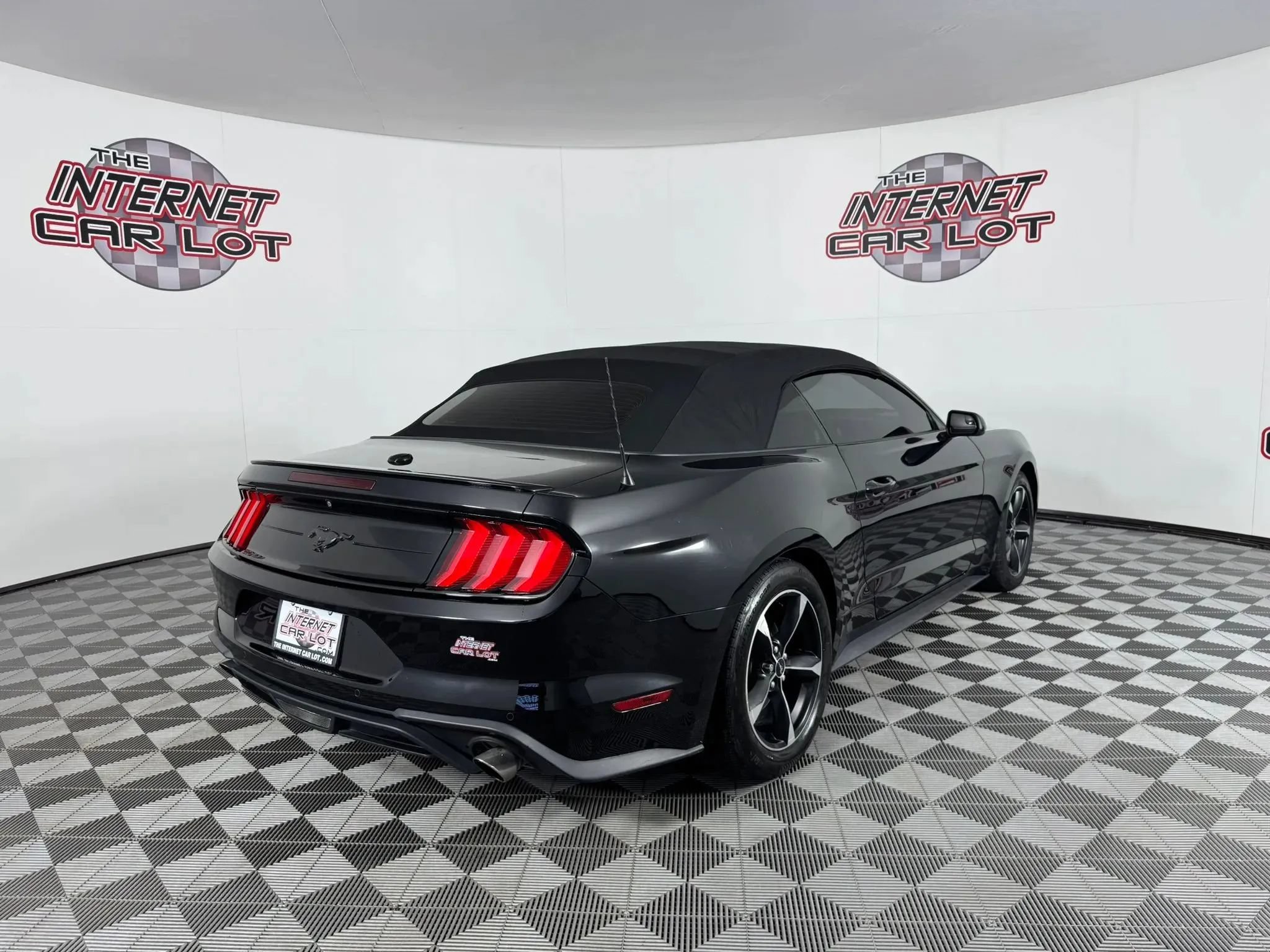 Used 2020 Ford Mustang Convertible w/ Equipment Group 101A RWD image 13