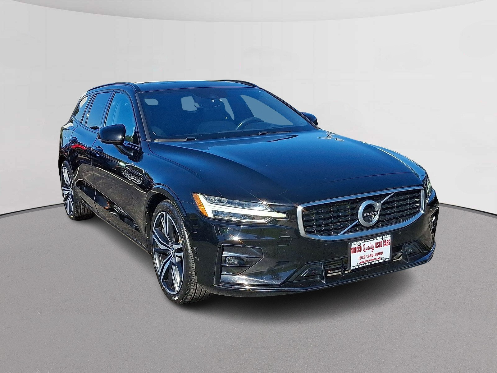Used 2020 Volvo V60 T6 R-Design FWD image 2