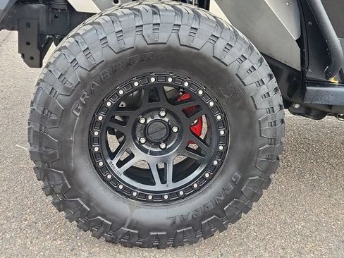 Used 2018 Jeep Wrangler Unlimited Rubicon w/ Connectivity Group AWD/4WD image 10