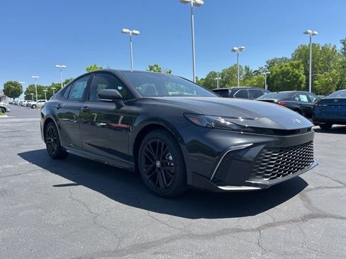 New 2026 Toyota Camry SE FWD image 3