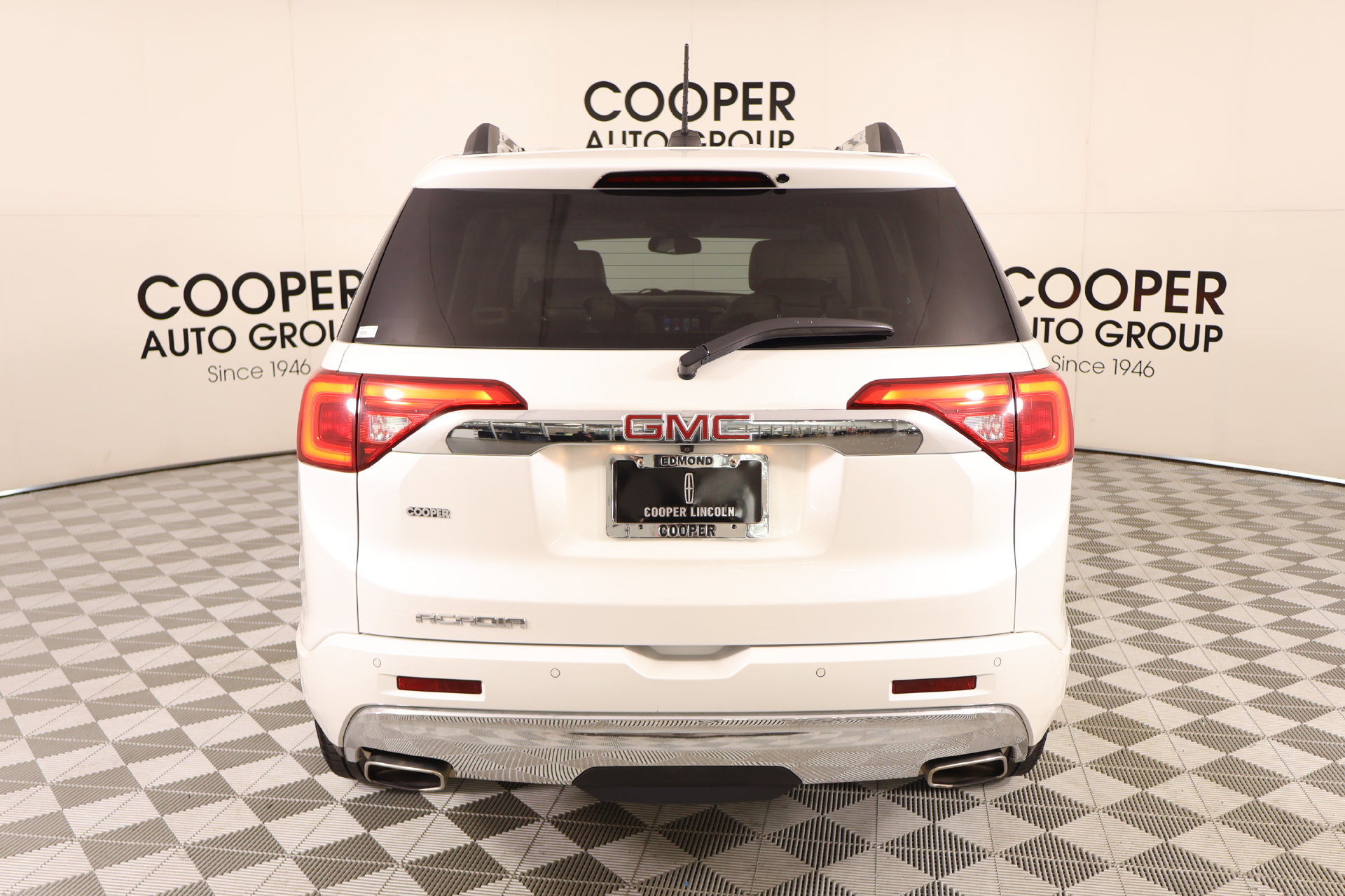 Used 2019 GMC Acadia Denali FWD image 23