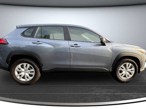 Used 2025 Toyota Corolla Cross L FWD image 4
