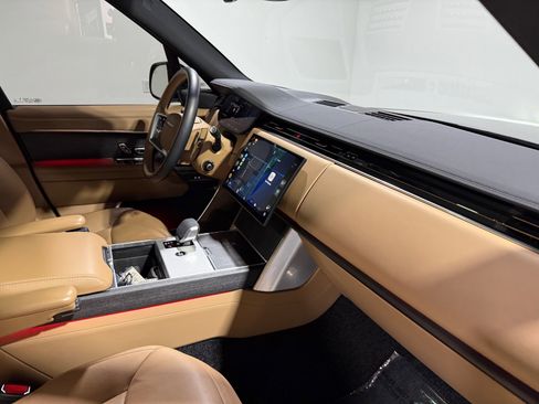 Used 2025 Land Rover Range Rover Long Wheelbase SE image 68