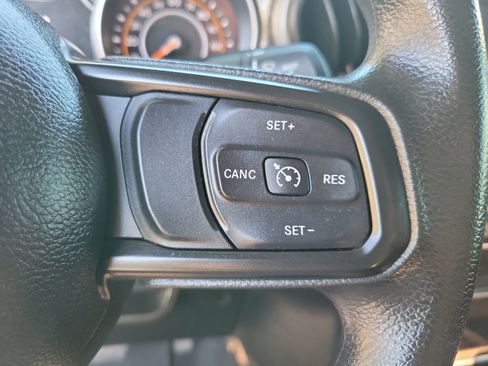 Used 2021 Jeep Gladiator Sport image 17