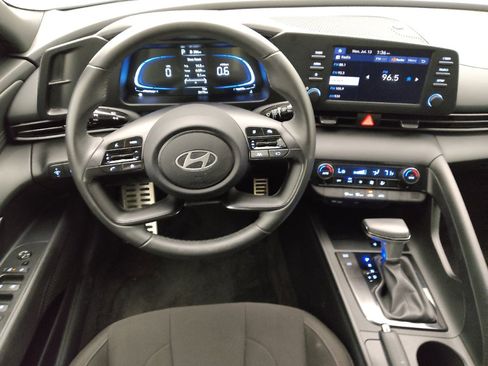 Used 2025 Hyundai Elantra Sport FWD image 22