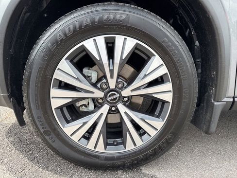 Used 2023 Nissan Rogue SV w/ SV Premium B Package FWD image 14