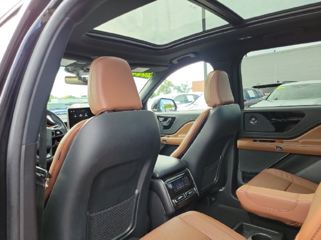 Used 2023 Lincoln Aviator Reserve w/ Elements Package Plus AWD/4WD image 25