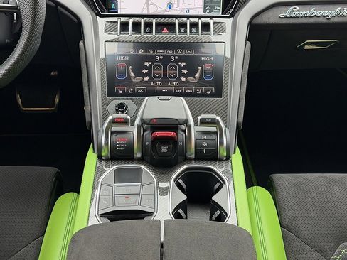 Used 2022 Lamborghini Urus image 15