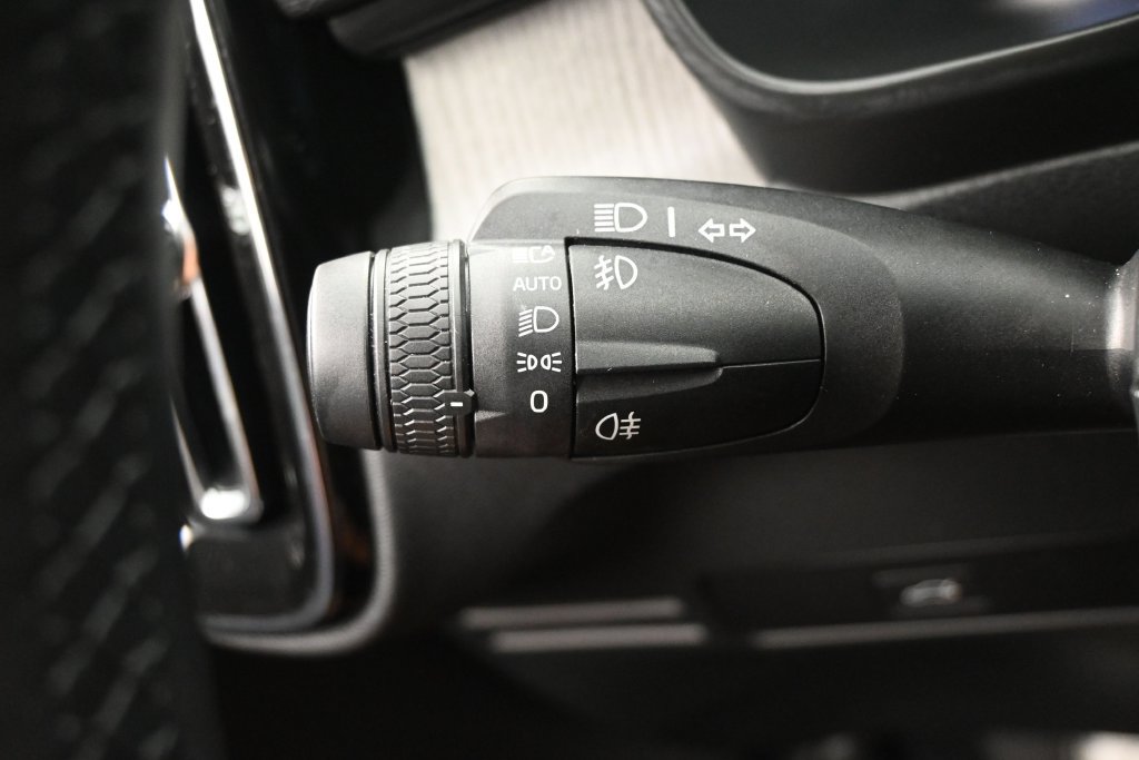 Used 2026 Volvo XC40 B5 Plus AWD/4WD image 14
