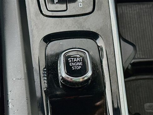 Used 2023 Volvo XC60 B5 Plus image 28