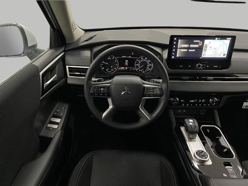New 2026 Mitsubishi Outlander ES AWD/4WD image 12
