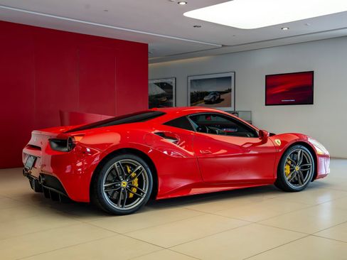 Certified 2017 Ferrari 488 GTB RWD image 6