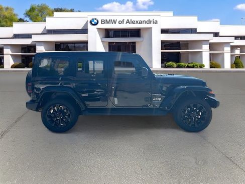 Used 2023 Jeep Wrangler Unlimited Sahara w/ Cold Weather Group AWD/4WD image 8