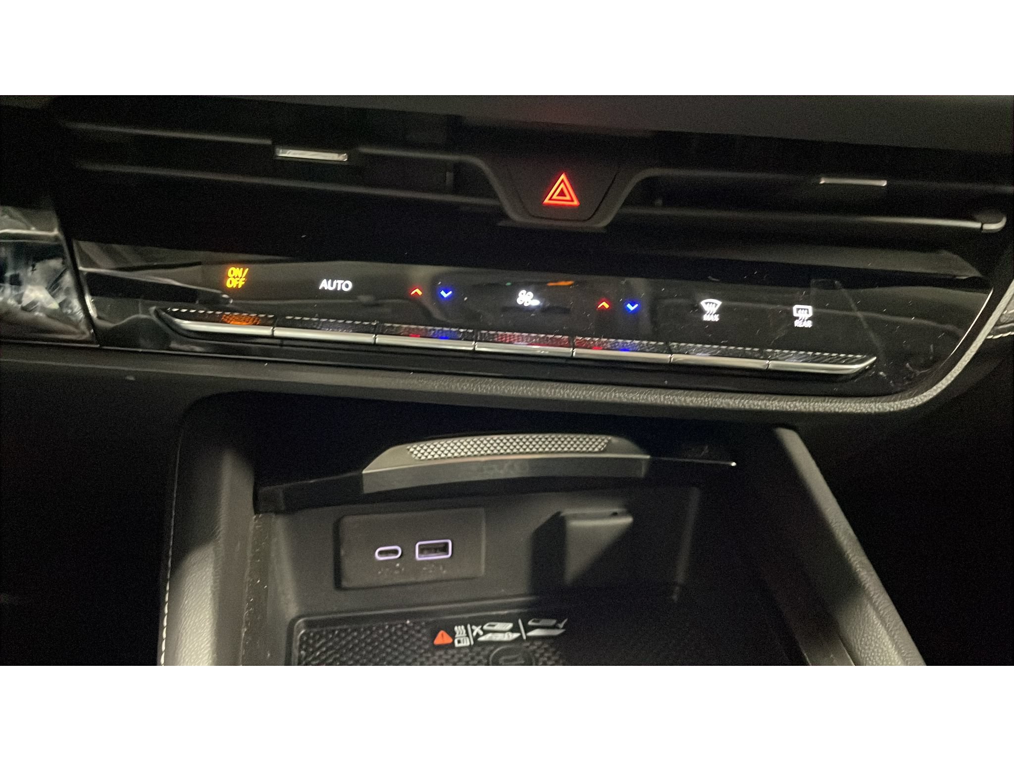 Used 2024 Buick Envision Sport Touring AWD/4WD image 14