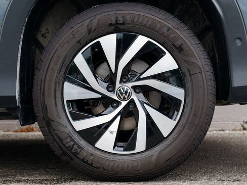 Used 2025 Volkswagen Tiguan S AWD/4WD image 13