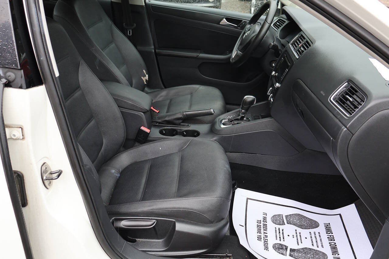 Used 2011 Volkswagen Jetta SE FWD image 19