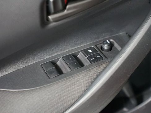 Used 2025 Toyota Corolla LE image 28