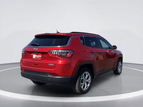 Used 2024 Jeep Compass Latitude AWD/4WD image 8
