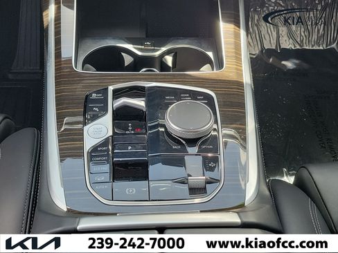 Used 2023 BMW X7 xDrive40i AWD/4WD image 21