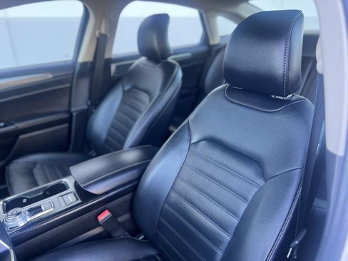 Used 2018 Ford Fusion SE w/ Equipment Group 602A FWD image 18