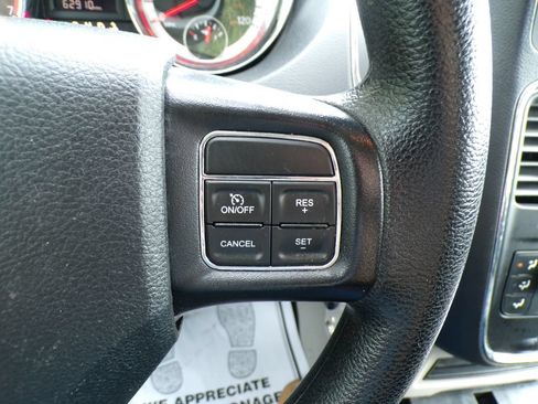 Used 2018 Dodge Grand Caravan SE w/ UConnect Hands-Free Group FWD image 33