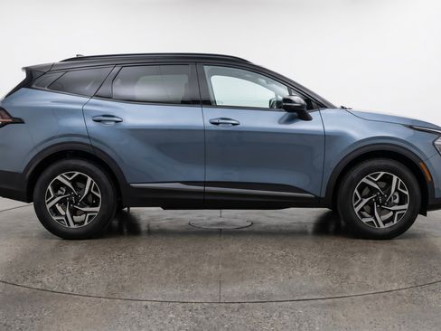 Used 2025 Kia Sportage LX image 11