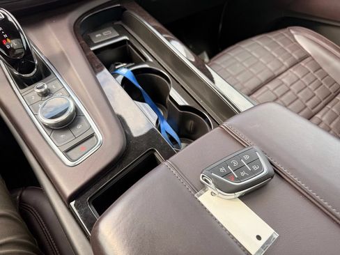 Used 2023 Cadillac Escalade Premium Luxury Platinum AWD/4WD image 16