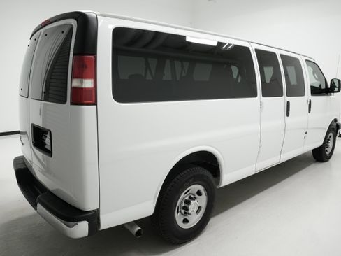 Used 2017 Chevrolet Express 3500 LT w/ LT Preferred Equipment Group image 4