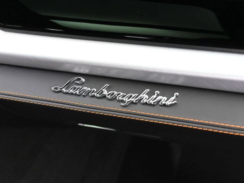 Used 2025 Lamborghini Urus S AWD/4WD image 32