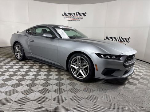 Used 2024 Ford Mustang Premium image 4