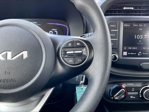 Used 2025 Kia Soul LX w/ LX Technology Package FWD image 11