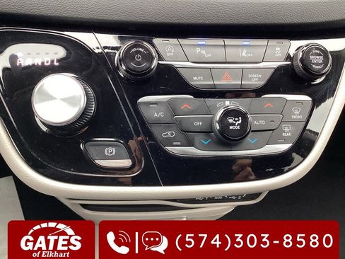 Used 2024 Chrysler Pacifica Touring-L image 22