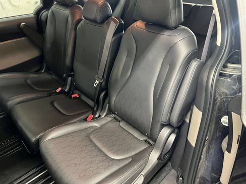 Used 2026 Kia Carnival FWD image 37
