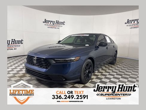 Used 2025 Honda Accord SE image 1
