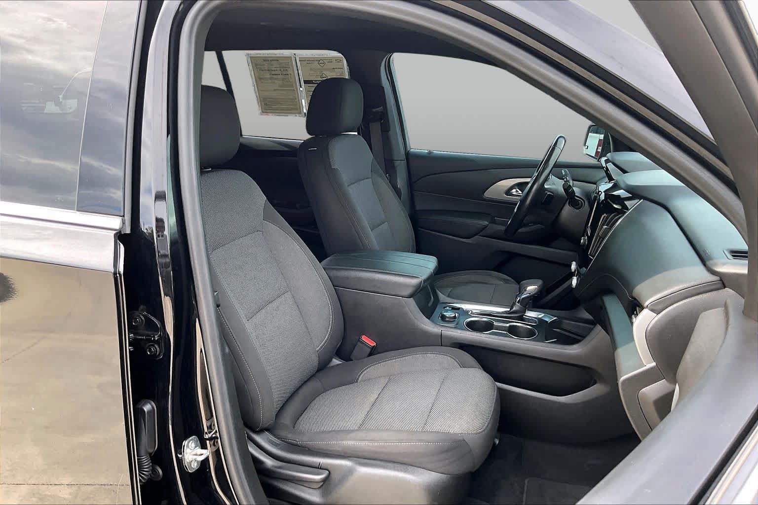 Used 2022 Chevrolet Traverse LT FWD image 7