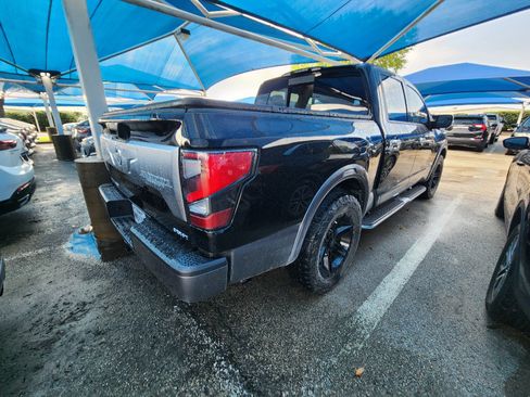 Used 2020 Nissan Titan Platinum Reserve w/ Moonroof Package RWD image 4