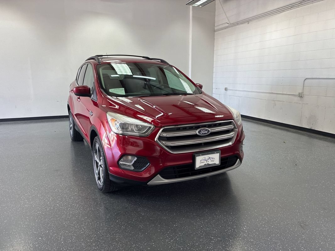 Used 2017 Ford Escape SE w/ Equipment Group 201A AWD/4WD image 1