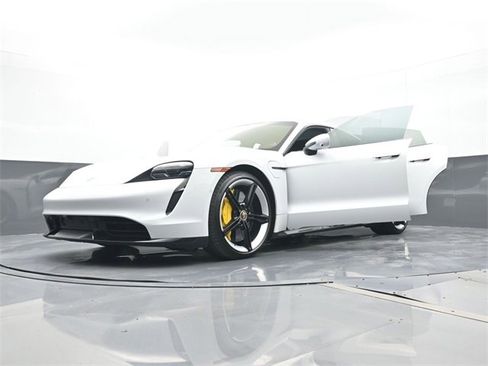 Used 2020 Porsche Taycan Turbo S image 31