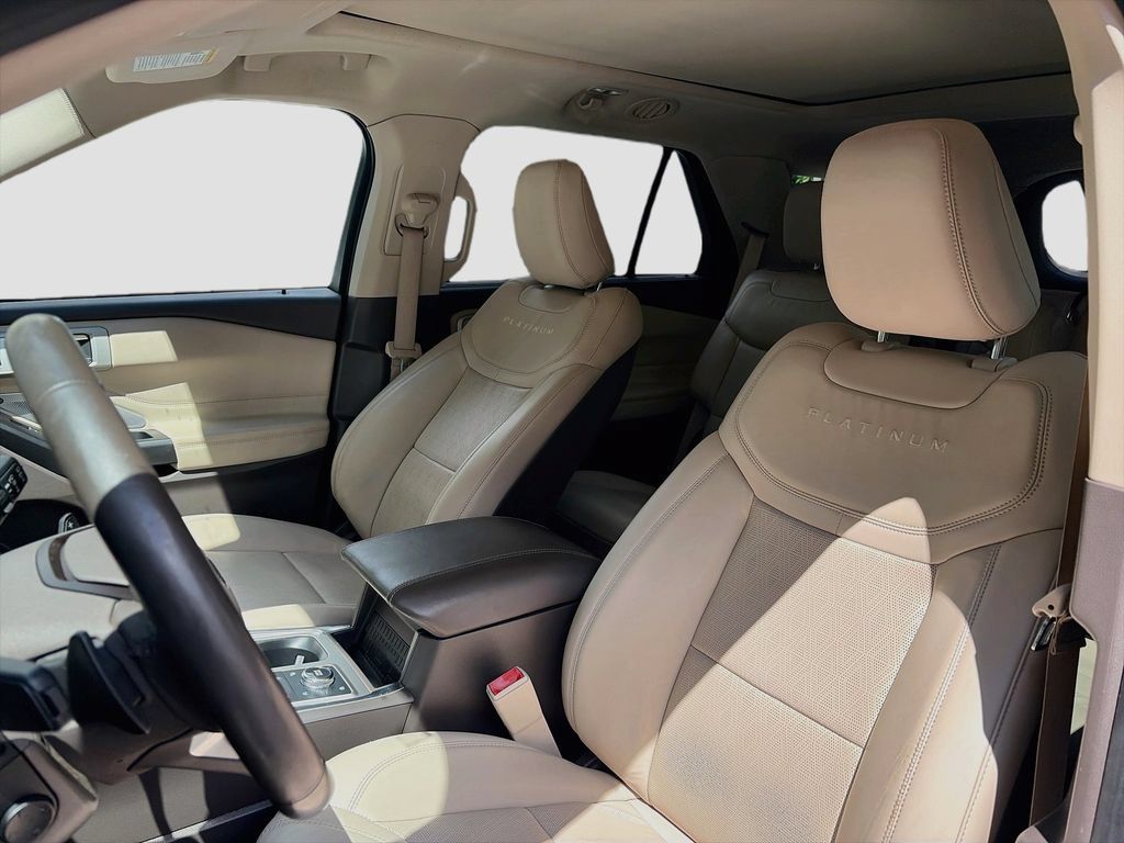 Used 2020 Ford Explorer Platinum w/ Premium Technology Package AWD/4WD image 22
