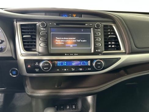 Used 2018 Toyota Highlander XLE image 21