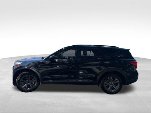 Used 2022 Ford Explorer XLT w/ Equipment Group 202A AWD/4WD image 3