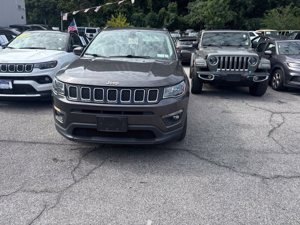 Used 2019 Jeep Compass Latitude w/ Cold Weather Group AWD/4WD image 2