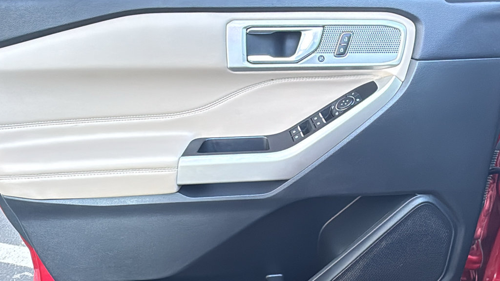 Certified 2022 Ford Explorer XLT w/ Equipment Group 202A RWD image 18