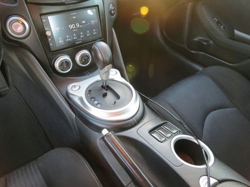 Used 2010 Nissan 370Z Coupe image 19