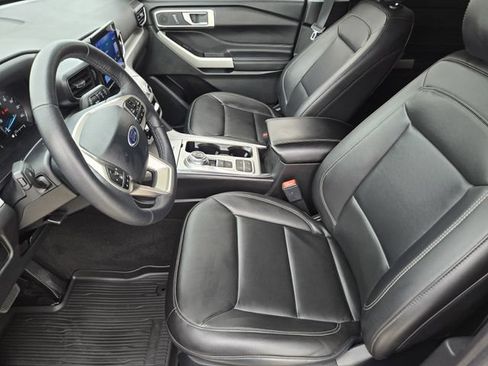 Used 2024 Ford Explorer XLT w/ Equipment Group 202A RWD image 13