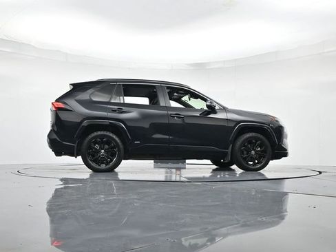 Used 2022 Toyota RAV4 SE image 31