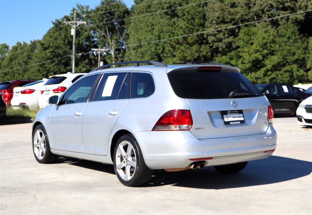 Used 2010 Volkswagen Jetta TDI FWD image 5