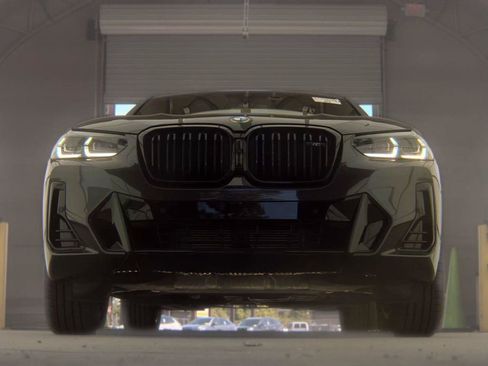 Used 2025 BMW X4 M40i AWD/4WD image 5
