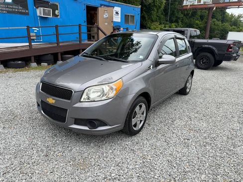 Used 2010 Chevrolet Aveo5 LT w/ Power and Convenience Package FWD image 4