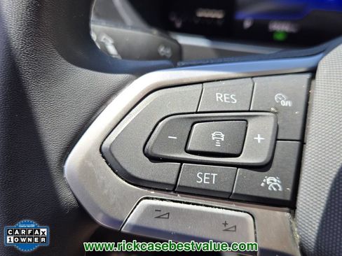 Used 2022 Volkswagen Tiguan SE w/ Panoramic Sunroof Package FWD image 28